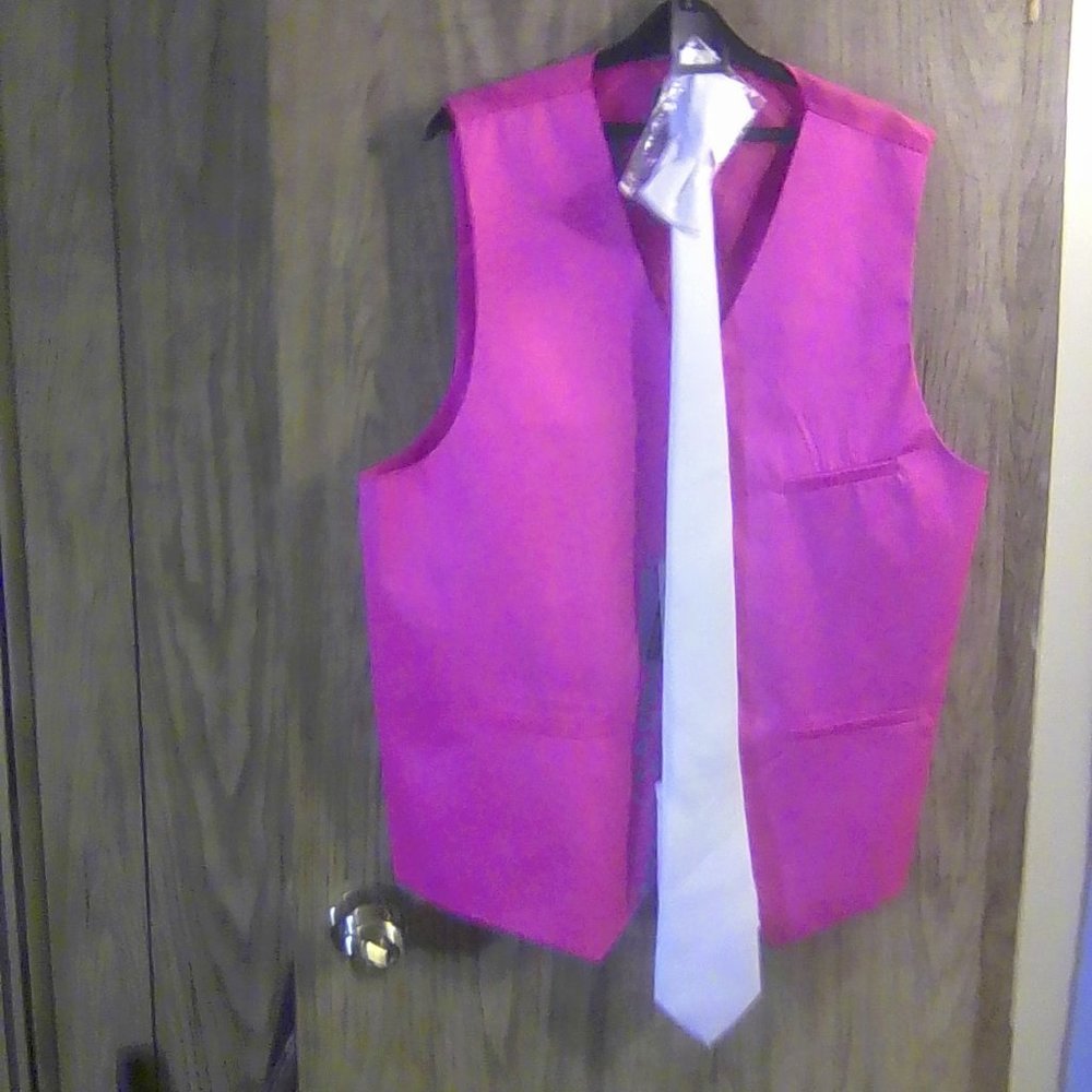 Vittorino Mens vest, tie, bow tie, and pocket square new with tags